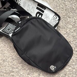 Lululemon everywhere bag